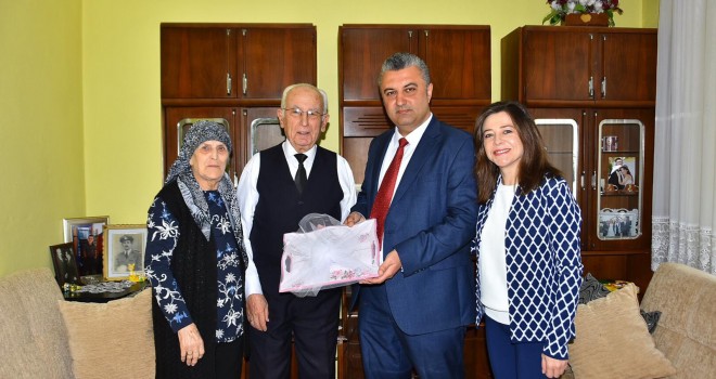 Belediye Başkanı Ulaş Yurdakul’dan Yaşlılar Haftasında Anlamlı Ziyaret