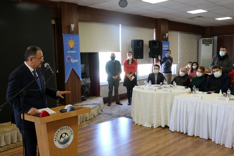 AK Parti'li Özhaseki: CHP'li büyükşehir belediyeleri 2 yıldır taş üstüne taş koymadı