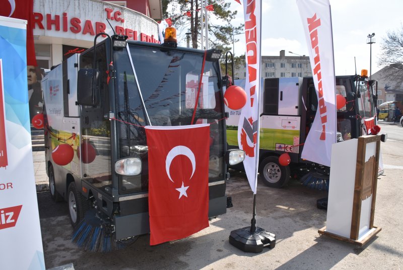 Albayrak Grubu'ndan Pınarhisar Belediyesi'ne yerli ve milli süpürge aracı