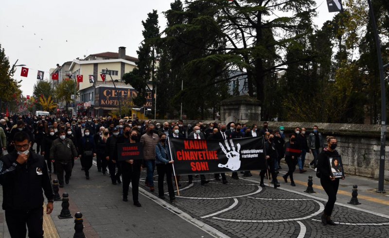 Bıçaklı saldırıda ölen İlknur, gözyaşlarıyla uğurlandı