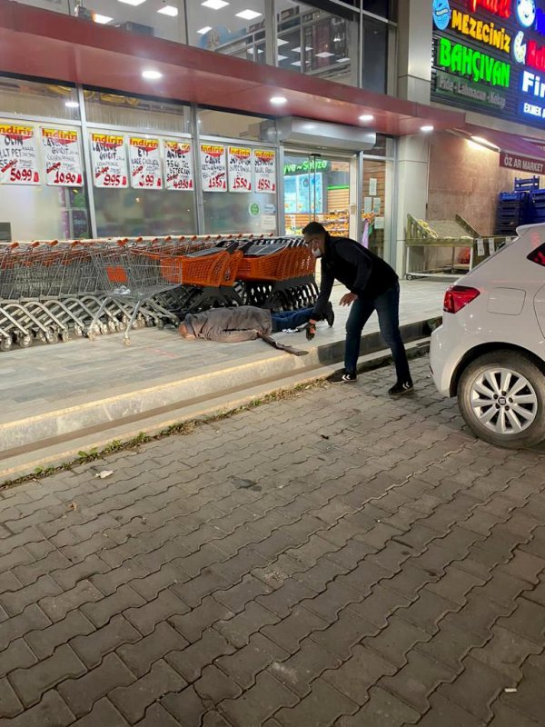 Boşanma aşamasındaki eşini çalıştığı markette av tüfeğiyle öldürdü