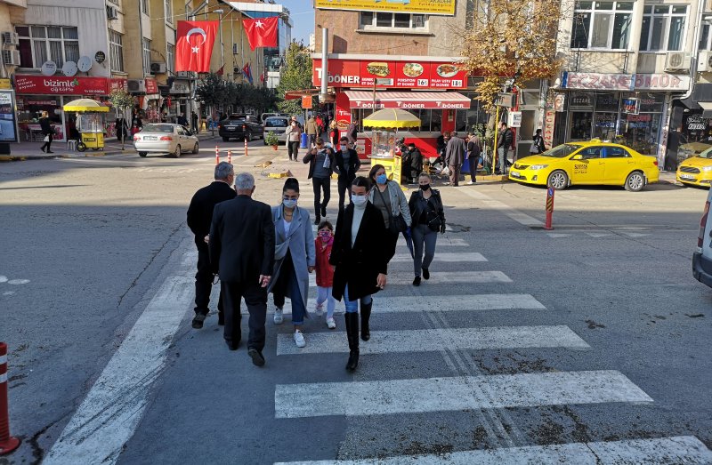 Yayalara yol vermeyen sürücülere ceza