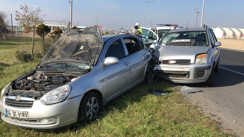 Kazada yaralılara, yoldan geçen sağlıkçı müdahale etti