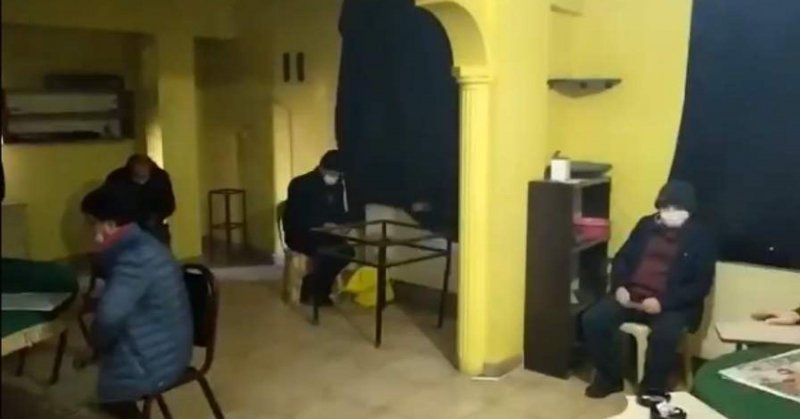 Malkara'da mühürlenen kıraathanede 2'nci kez kumar oynarken yakalandılar