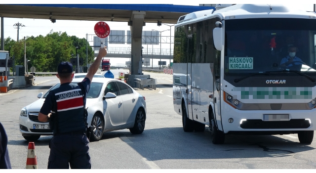 Ev karantinasında olması gereken kadın, yolcu otobüsünden çıktı