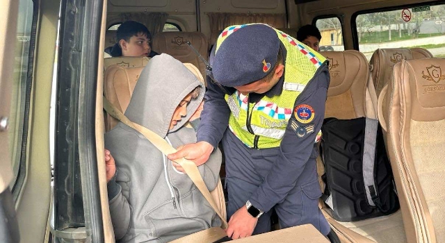 Jandarma öğrenci servis araçlarını denetledi