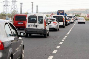 Tekirdağ girişinde kilometrelerce araç kuyruğu
