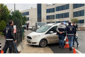 Kendilerini polis olarak tanıtıp, tehditle para alan 2 kişi tutuklandı