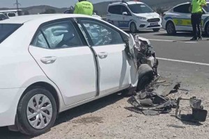 Keşan’da Otomobil Radar Aracına Çarptı: 1’i Polis 2 Yaralı