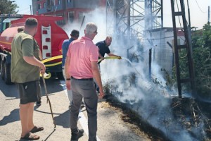 Malkara’da yol kenarında başlayan yangın büyümeden söndürüldü