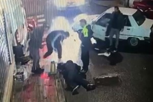 Kazadan sonra yerde yatan sürücüyü kontrol edip olay yerinden kaçtı